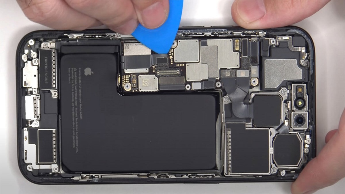 Apple iPhone 15 Pro Teardown Repair Video Review