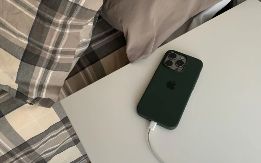 Apple recomienda no dormir con el iPhone cargando: los motivos