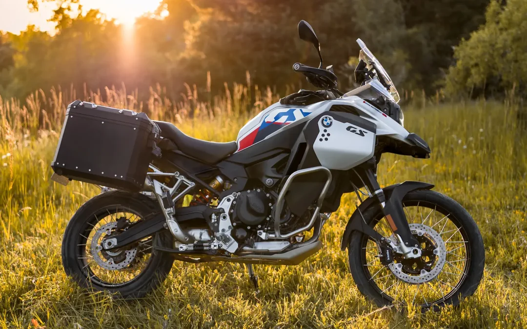 BMW F 900 GS 2024: más potencia, menos peso y mejor equipamiento
