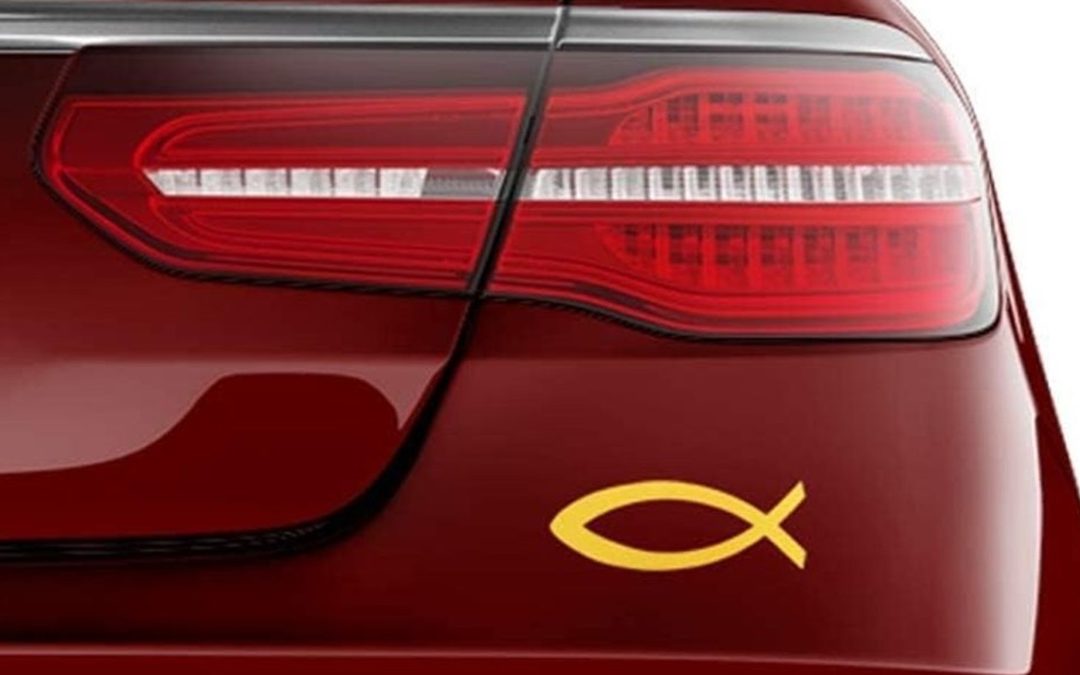 El Pez Ichthys: Más que una Pegatina en tu Coche