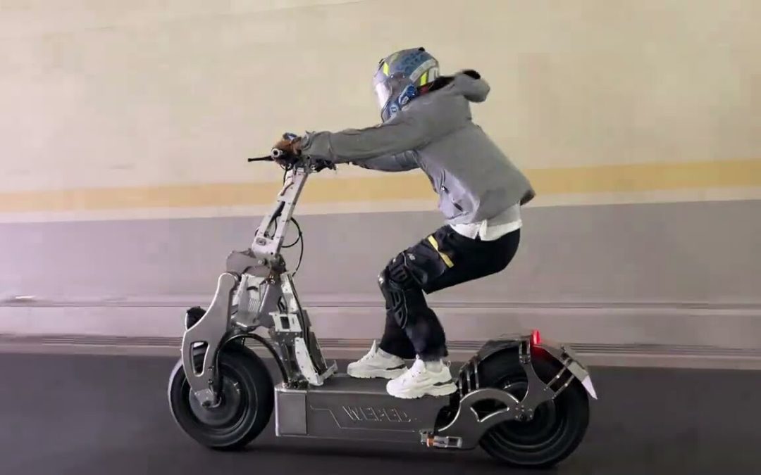 El patinete eléctrico que le gana a un BMW de 530 CV