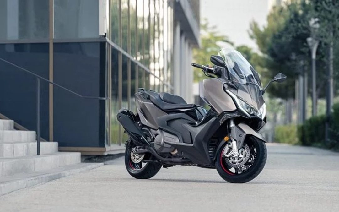 KYMCO AK 550 Premium: Deportividad y Elegancia en Scooter