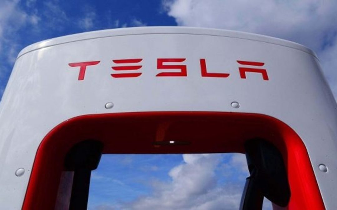 Tesla Enfrenta Pérdidas Millonarias Tras Ataque en Berlín