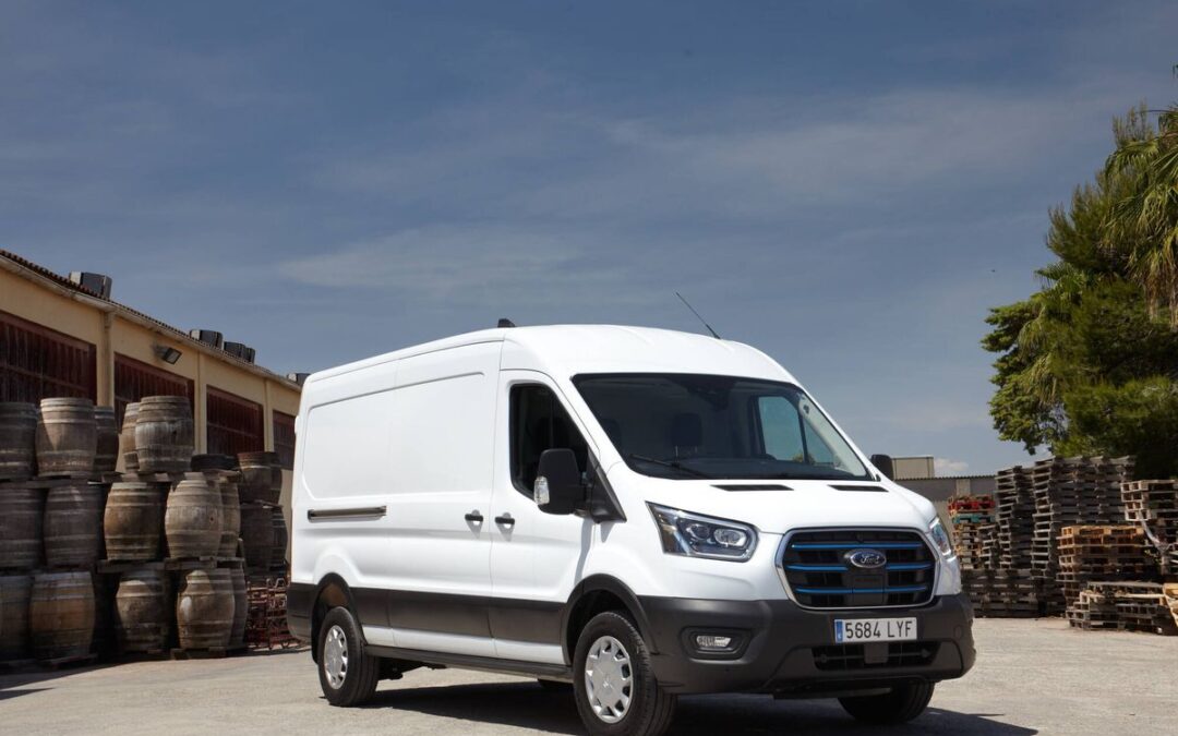Ford Transforma la E-Transit en Minibús Eléctrico